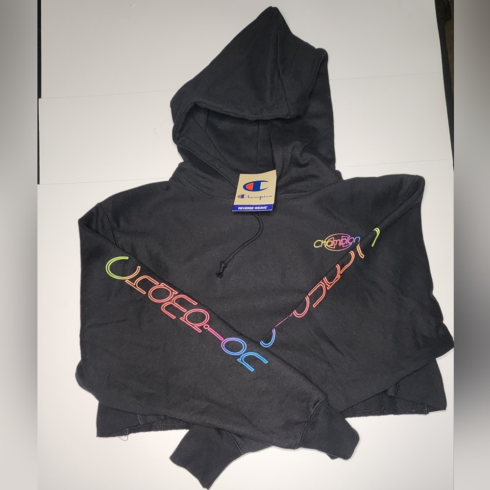 NWT- Champion Reverse Weave Cropped Hoodie in Size Medium #252 - Picture 1 of 3